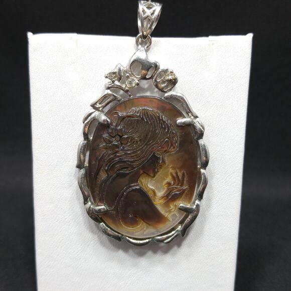 Cameo Abalone Shell Pendant, Three Rhinestones, 1970s Vintage Jewelry - Picture 9 of 10